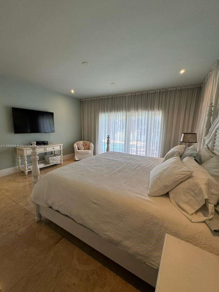 6015 Pine Tree Dr Miami Beach, FL 33140 6015 Pine Tree Dr Miami Beach, FL 33140