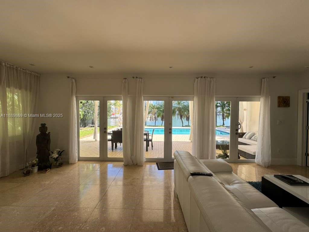 6015 Pine Tree Dr Miami Beach, FL 33140 6015 Pine Tree Dr Miami Beach, FL 33140