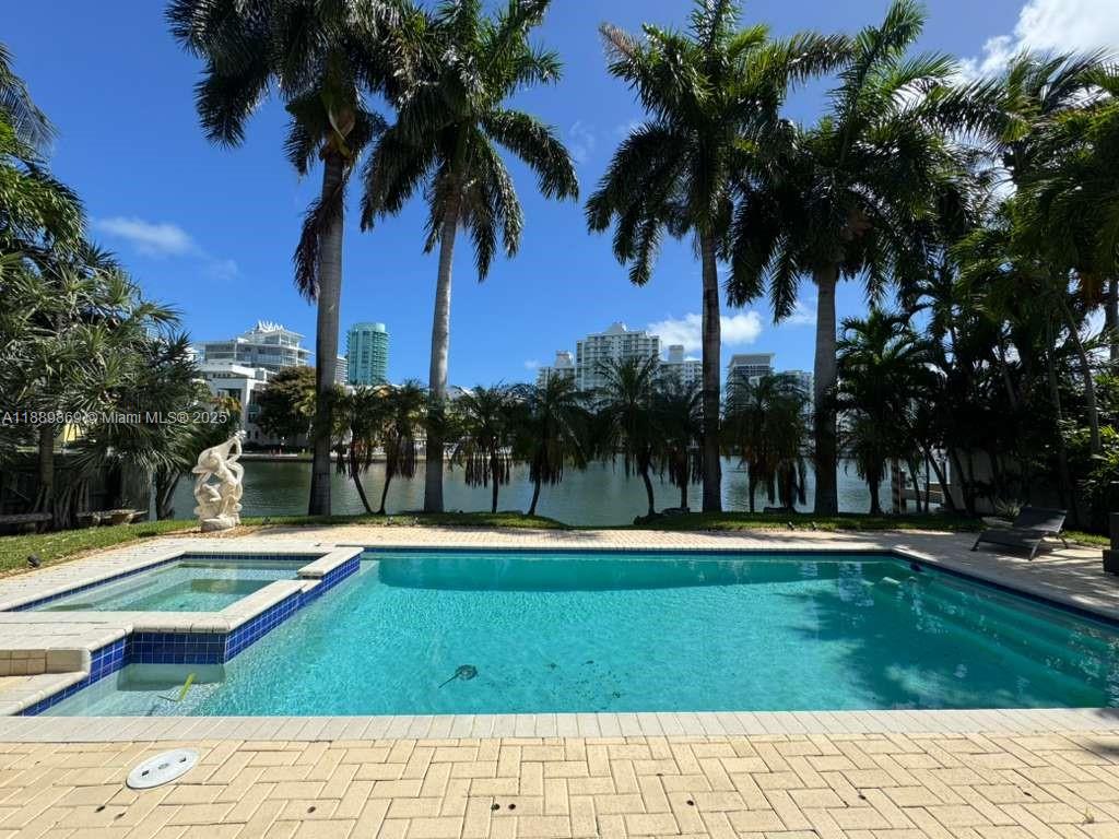 6015 Pine Tree Dr Miami Beach, FL 33140 6015 Pine Tree Dr Miami Beach, FL 33140