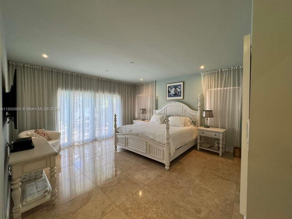 6015 Pine Tree Dr Miami Beach, FL 33140 6015 Pine Tree Dr Miami Beach, FL 33140