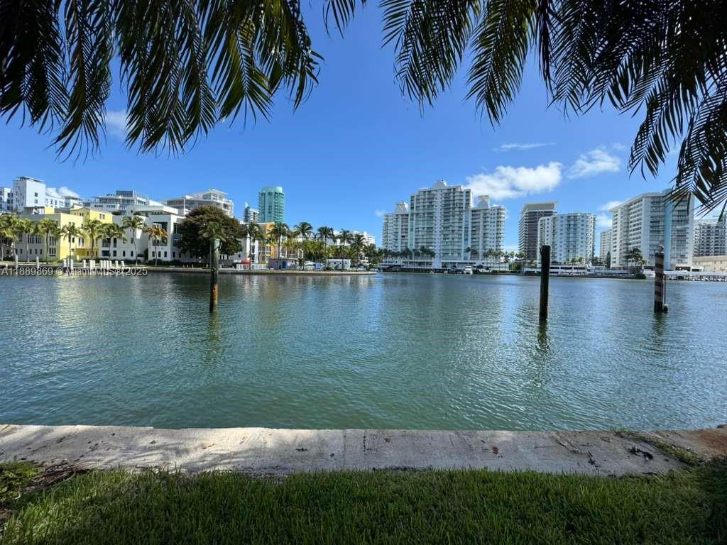 6015 Pine Tree Dr Miami Beach, FL 33140 6015 Pine Tree Dr Miami Beach, FL 33140