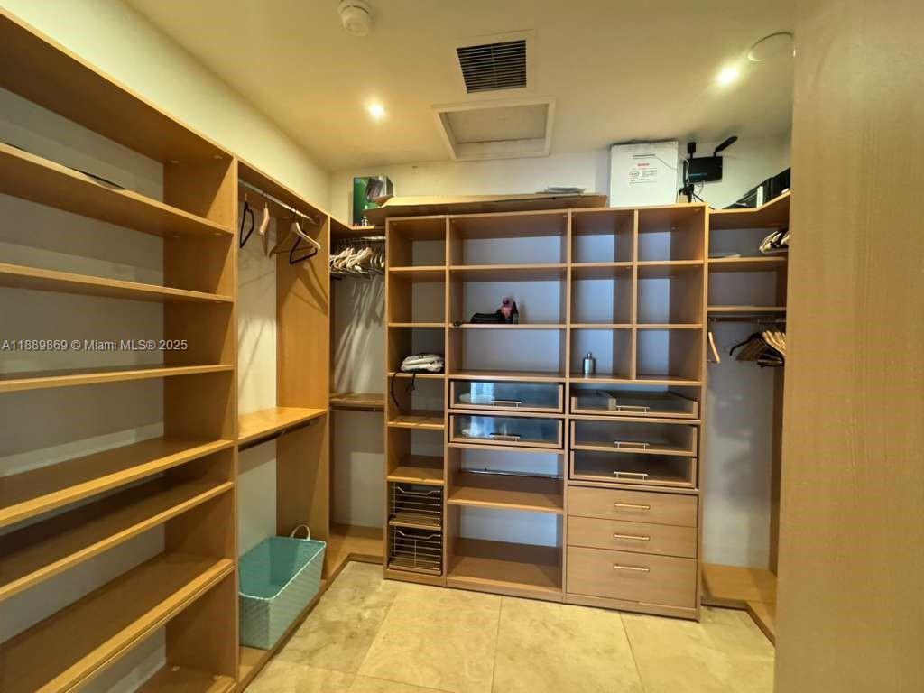 6015 Pine Tree Dr Miami Beach, FL 33140 6015 Pine Tree Dr Miami Beach, FL 33140