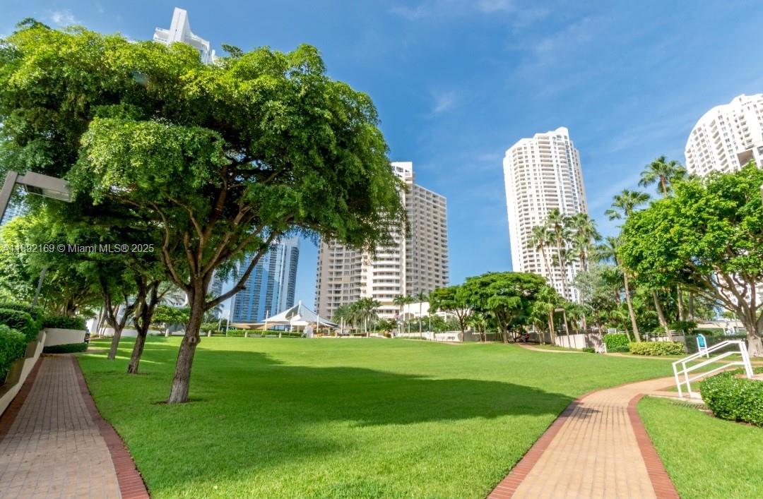 888 Brickell Key Dr #1002 Miami, FL 33131