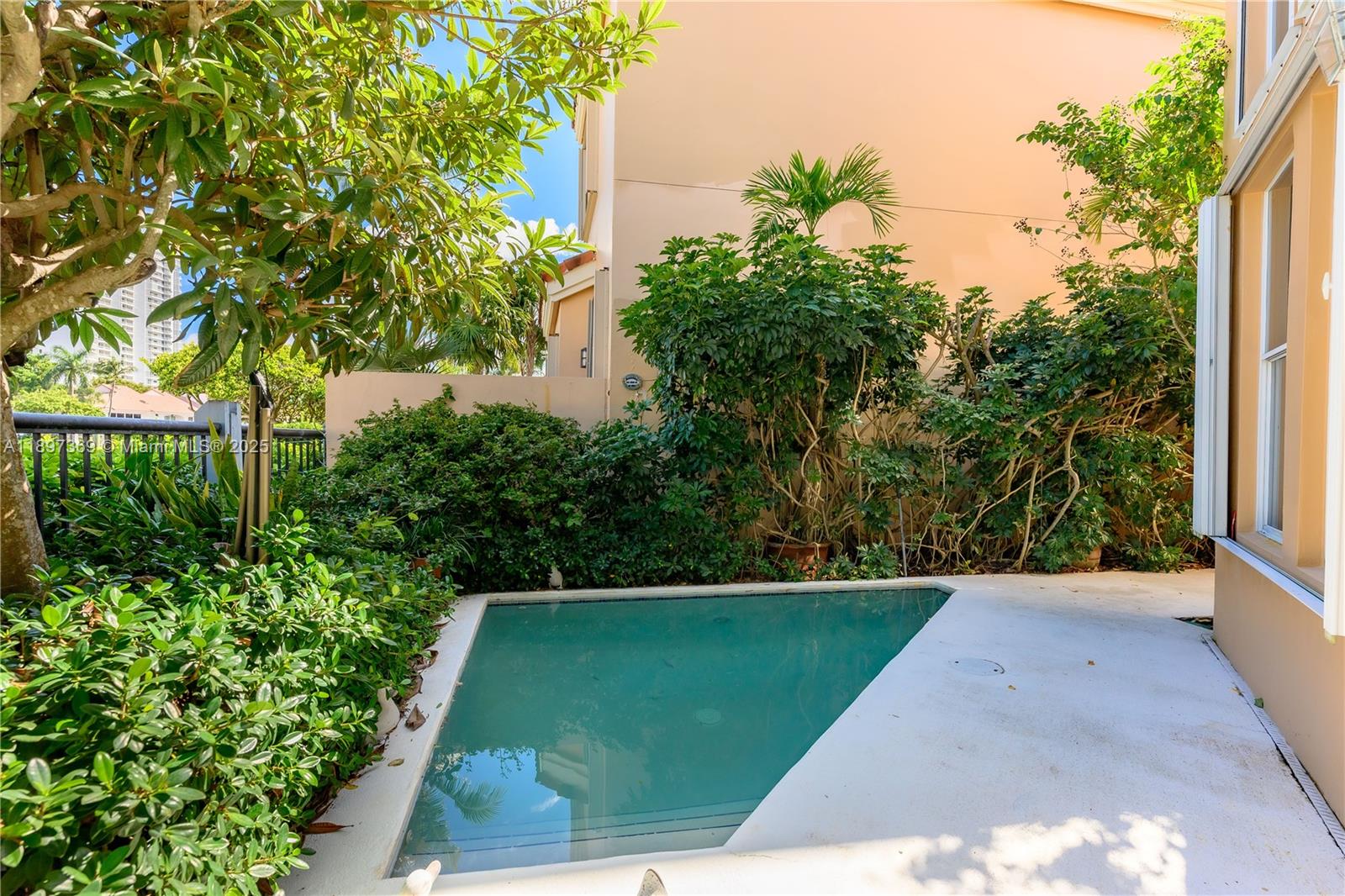 3699 NE 208th Ter Aventura, FL 33180