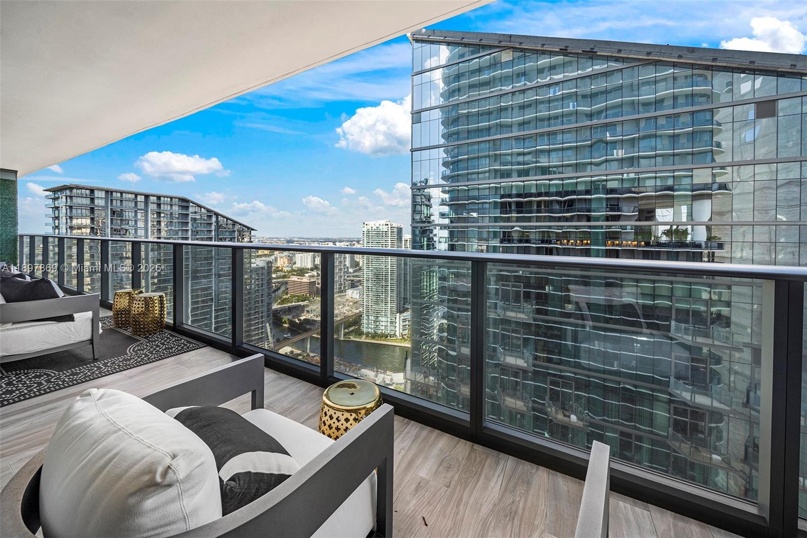 image Sls Lux Brickell9