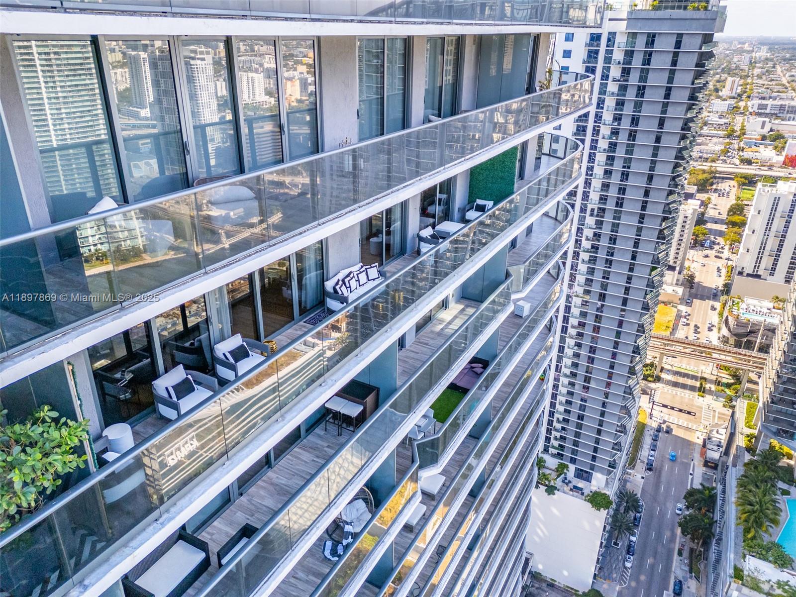 image Sls Lux Brickell30