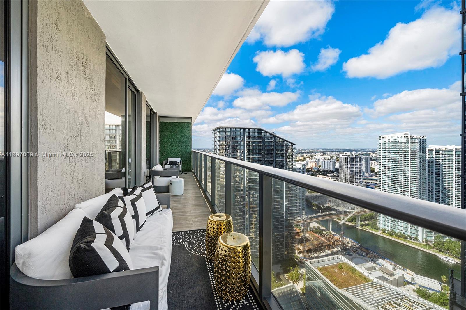 image Sls Lux Brickell8