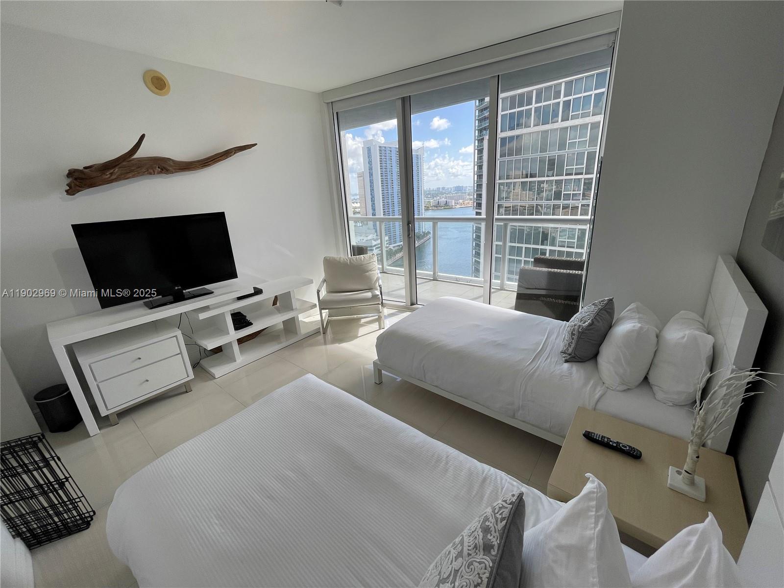 image Icon Brickell12