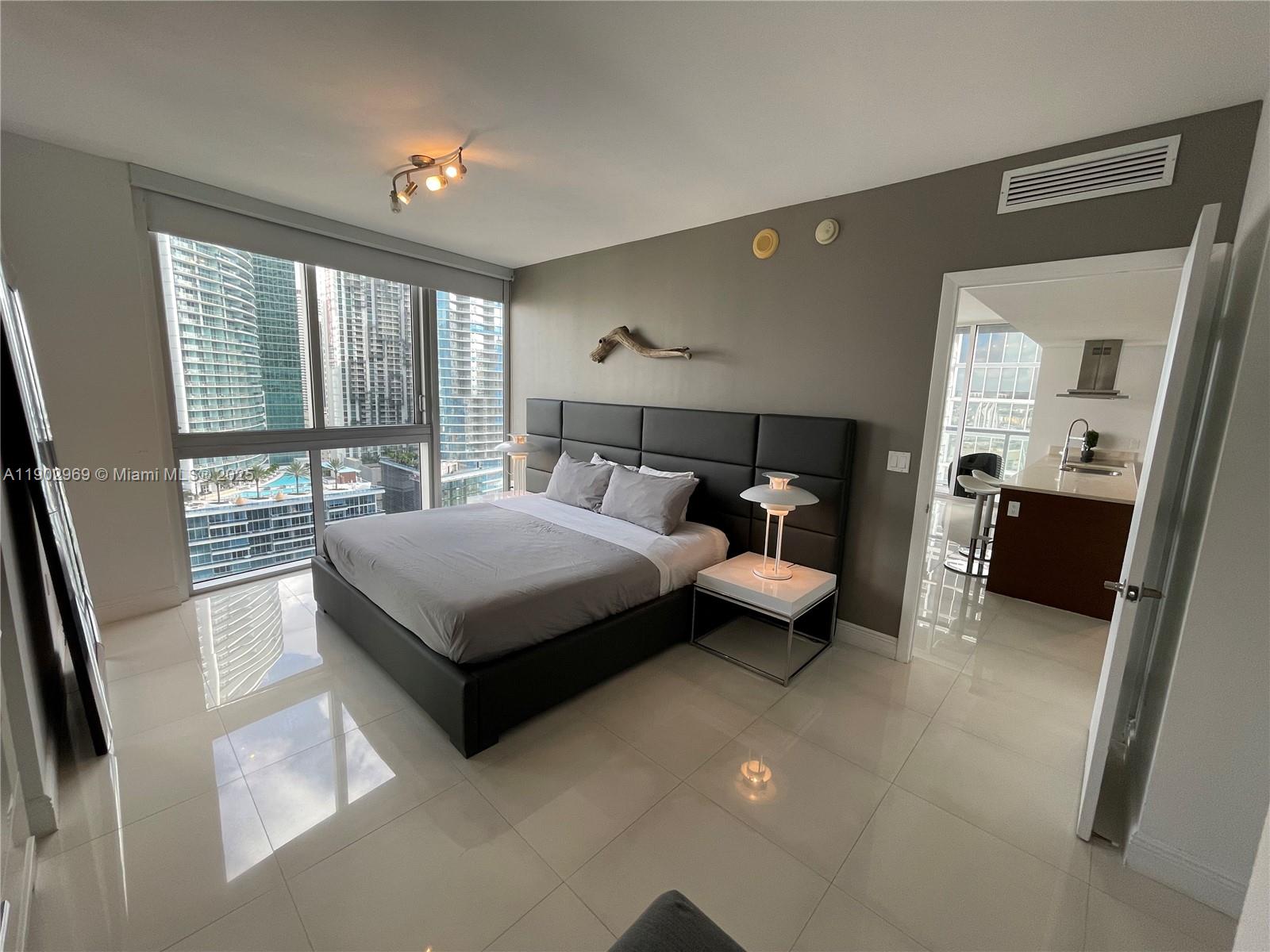 image Icon Brickell7