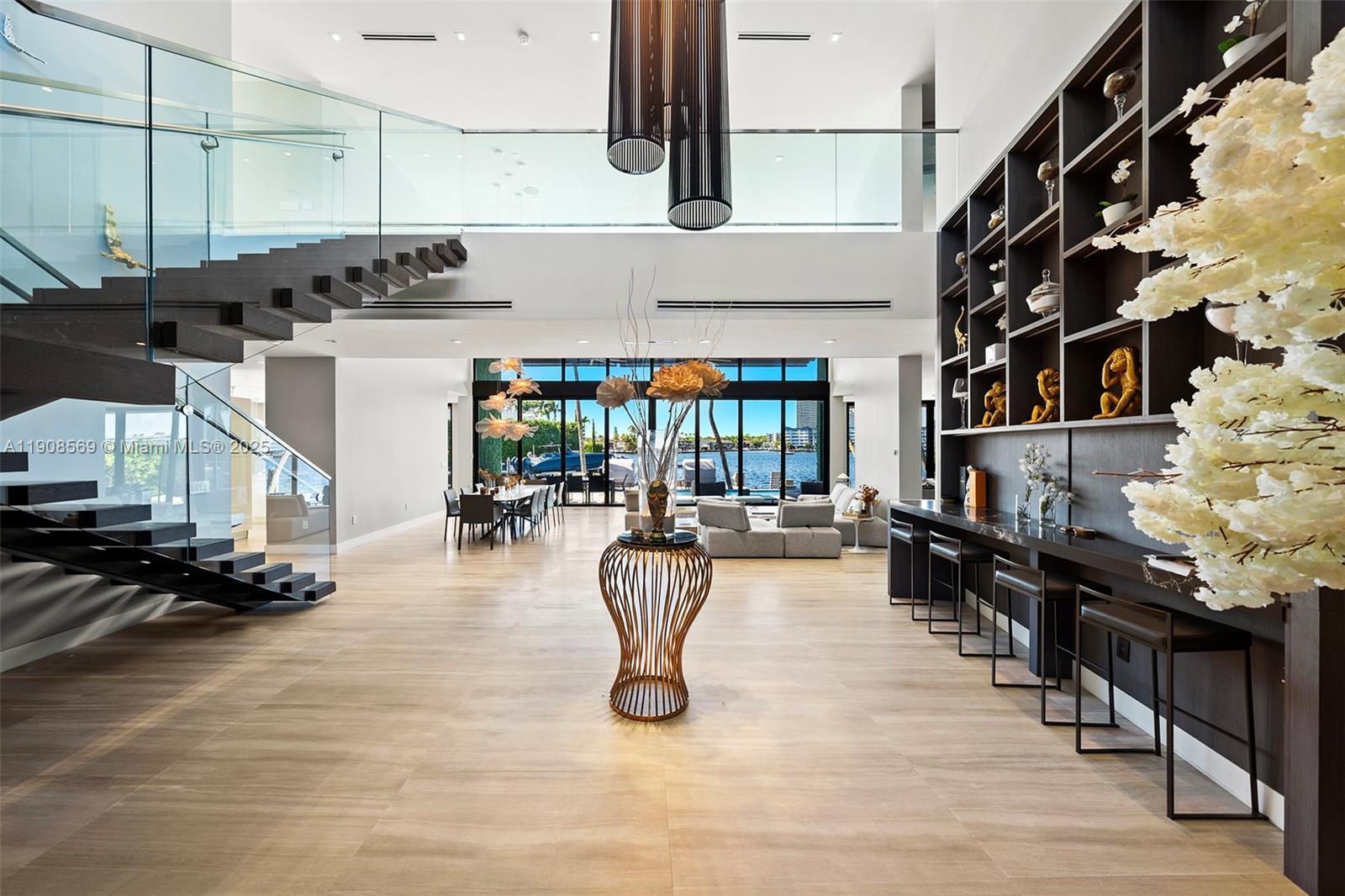 16470 NE 30th Ave North Miami Beach, FL 33160