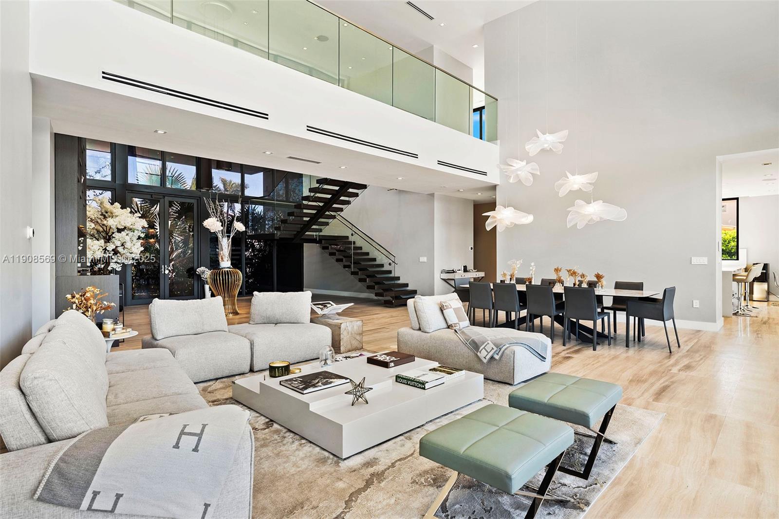 16470 NE 30th Ave North Miami Beach, FL 33160