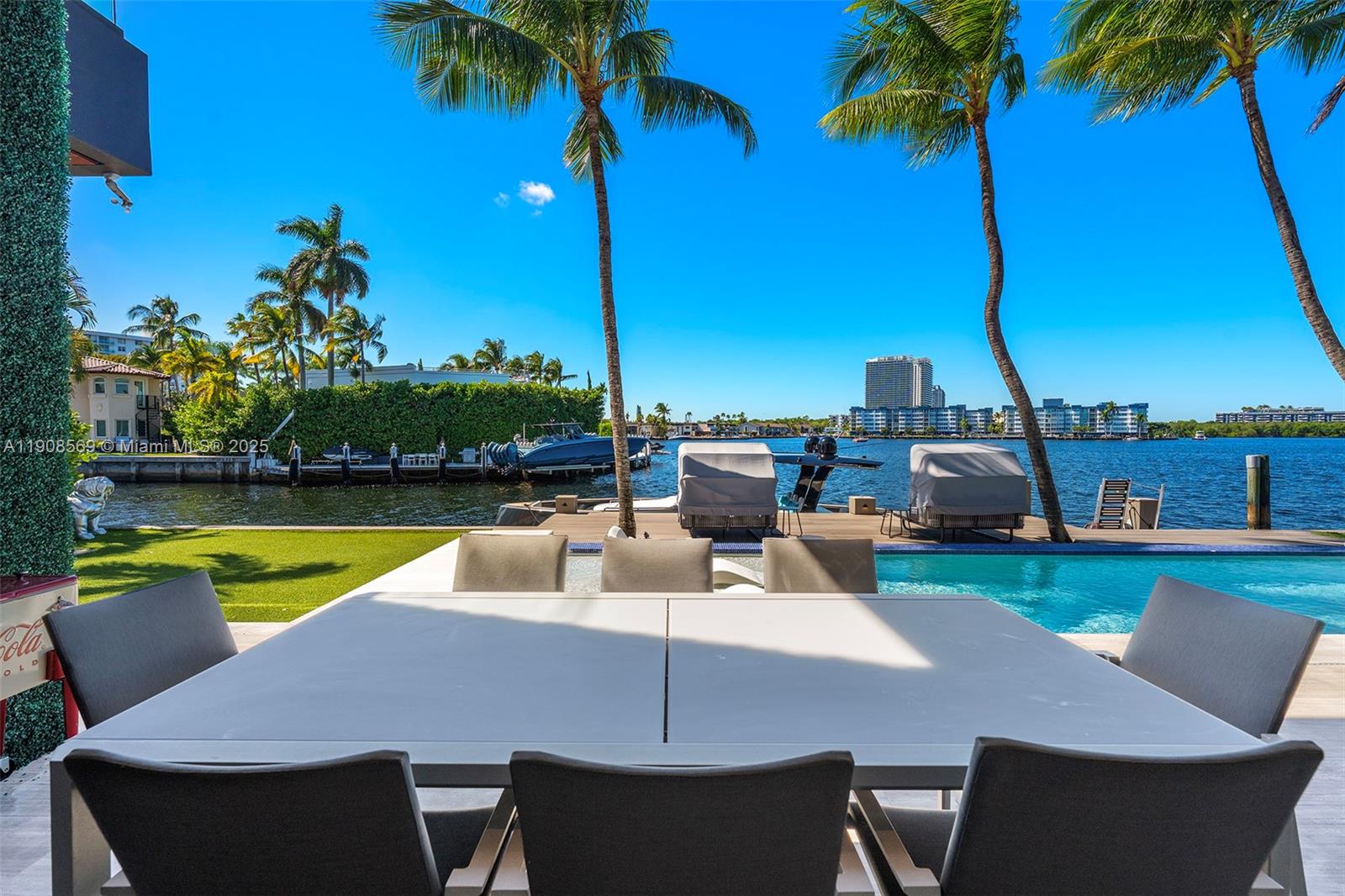 16470 NE 30th Ave North Miami Beach, FL 33160