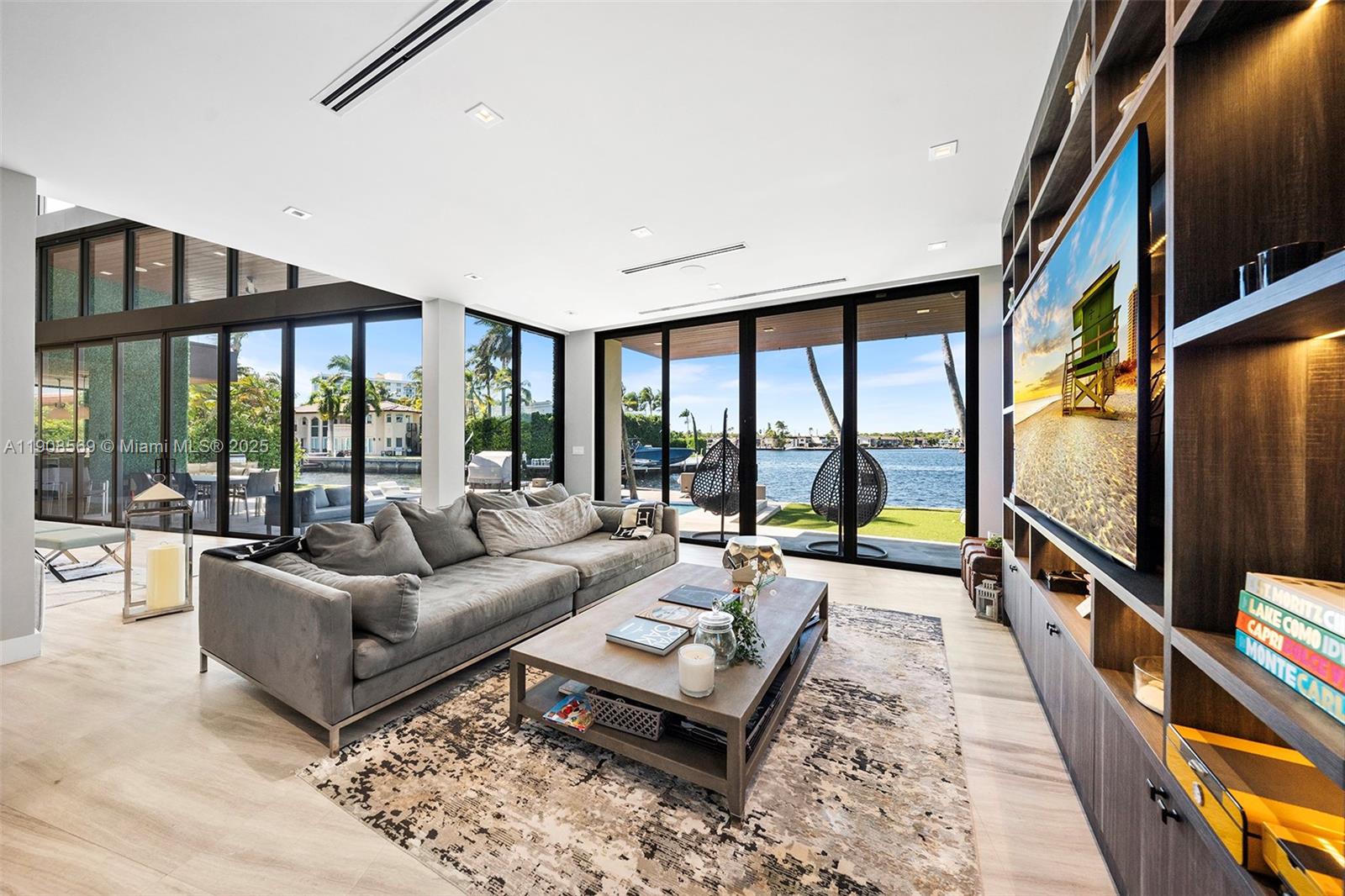 16470 NE 30th Ave North Miami Beach, FL 33160