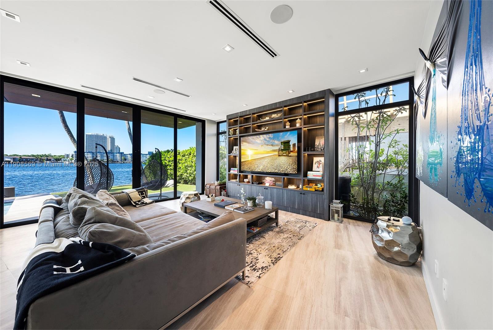 16470 NE 30th Ave North Miami Beach, FL 33160