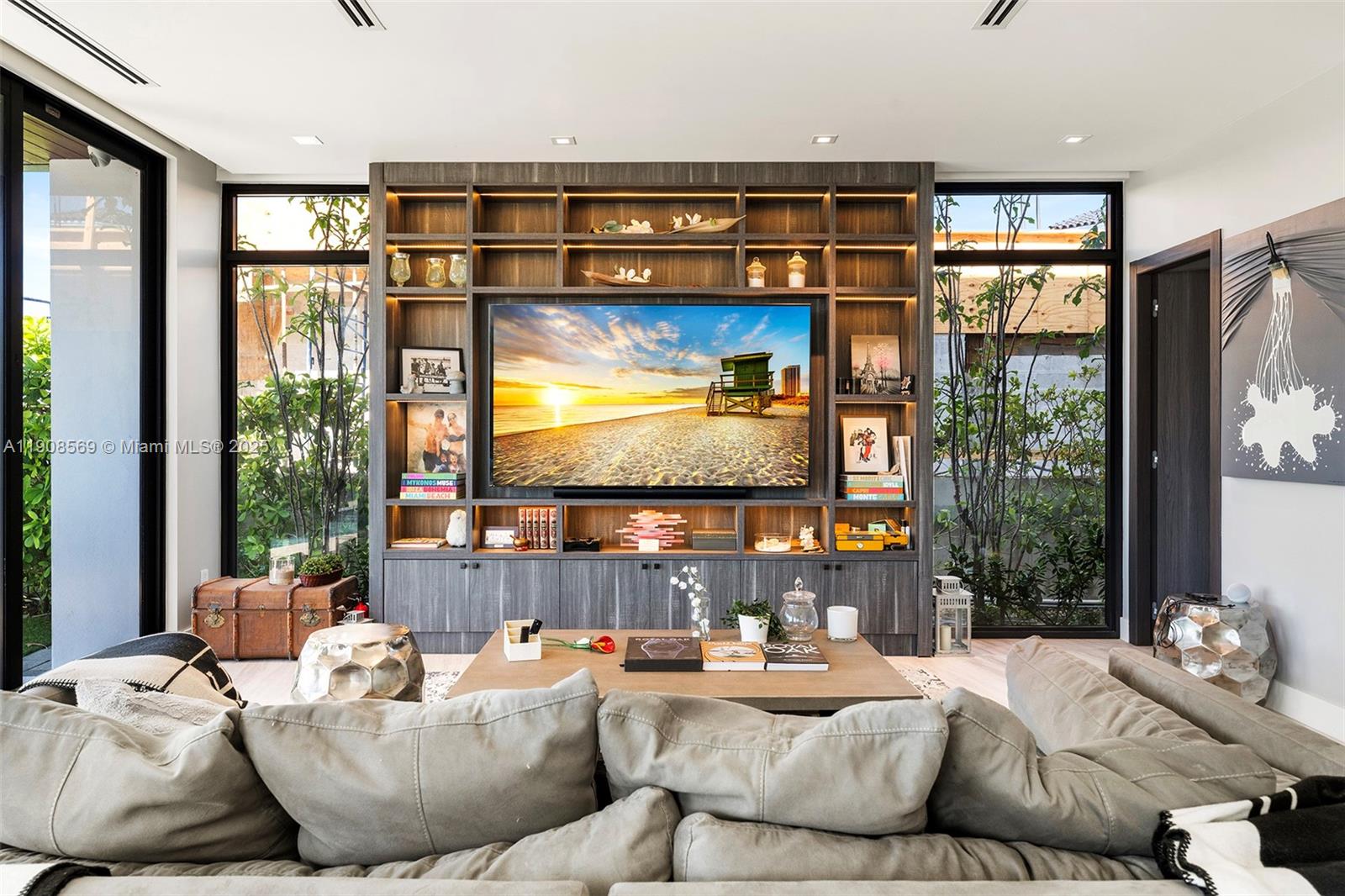 16470 NE 30th Ave North Miami Beach, FL 33160