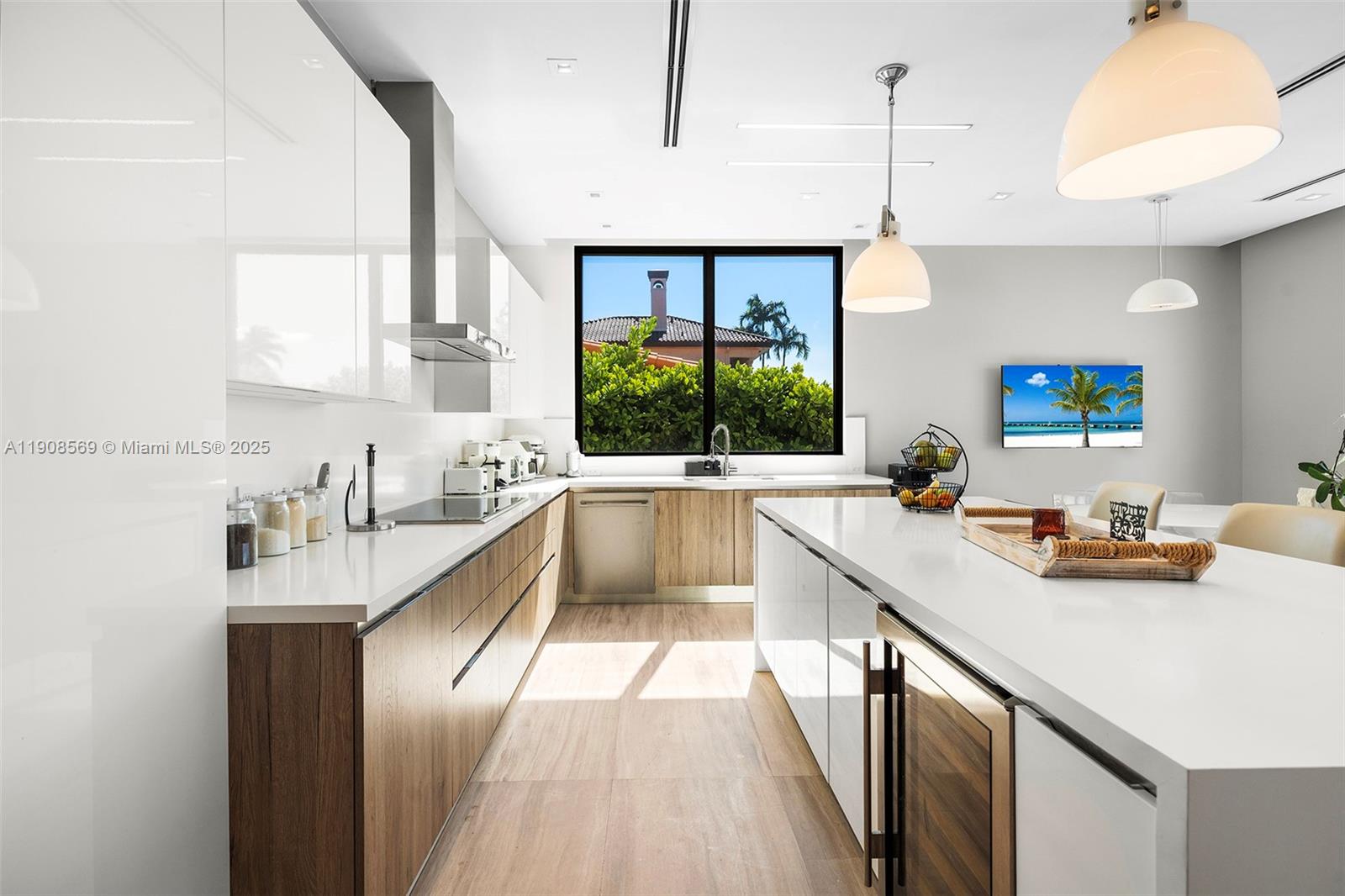 16470 NE 30th Ave North Miami Beach, FL 33160