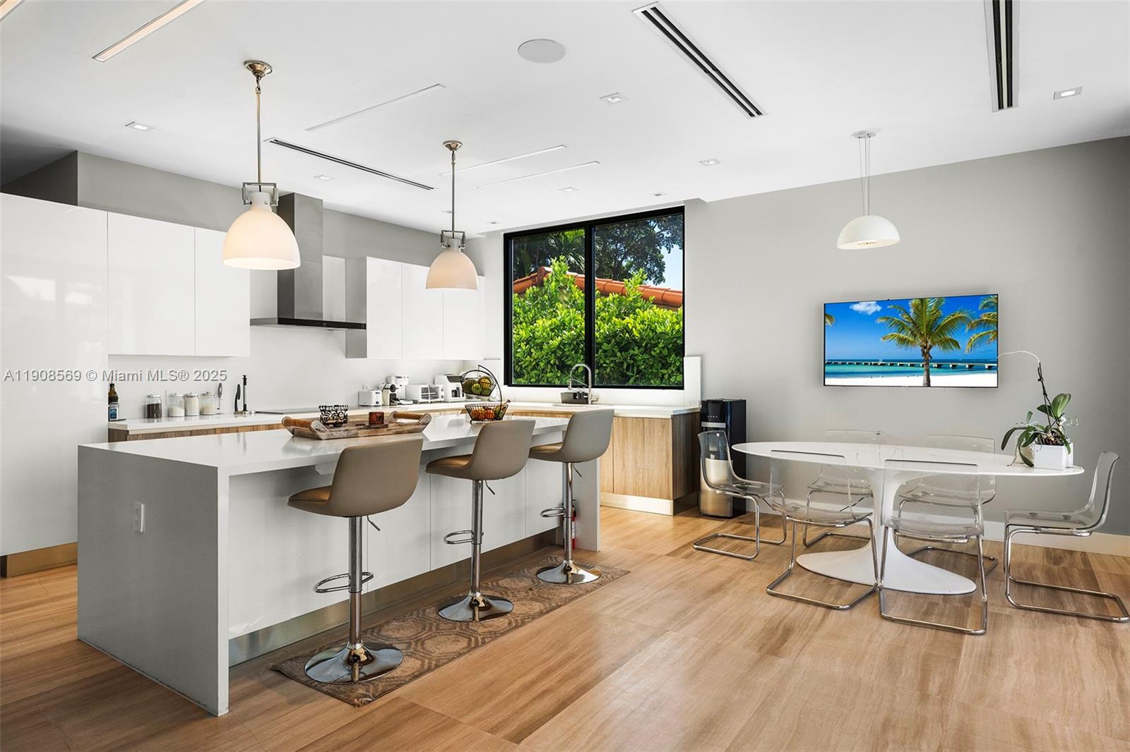 16470 NE 30th Ave North Miami Beach, FL 33160