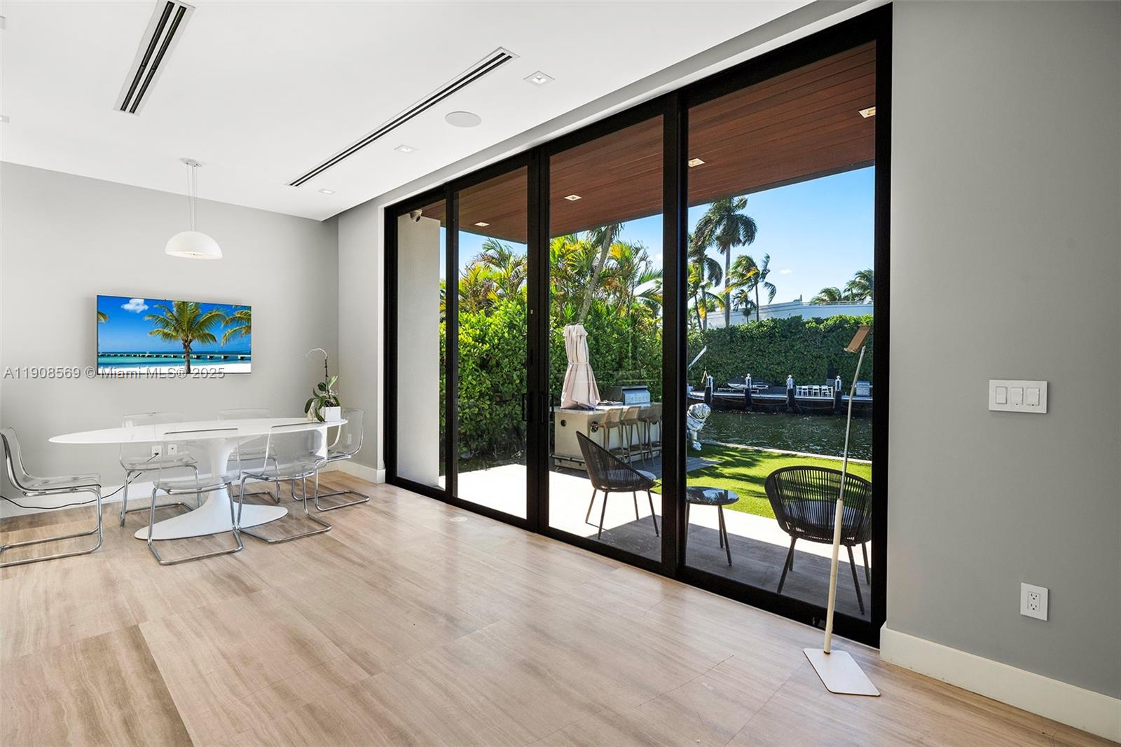 16470 NE 30th Ave North Miami Beach, FL 33160