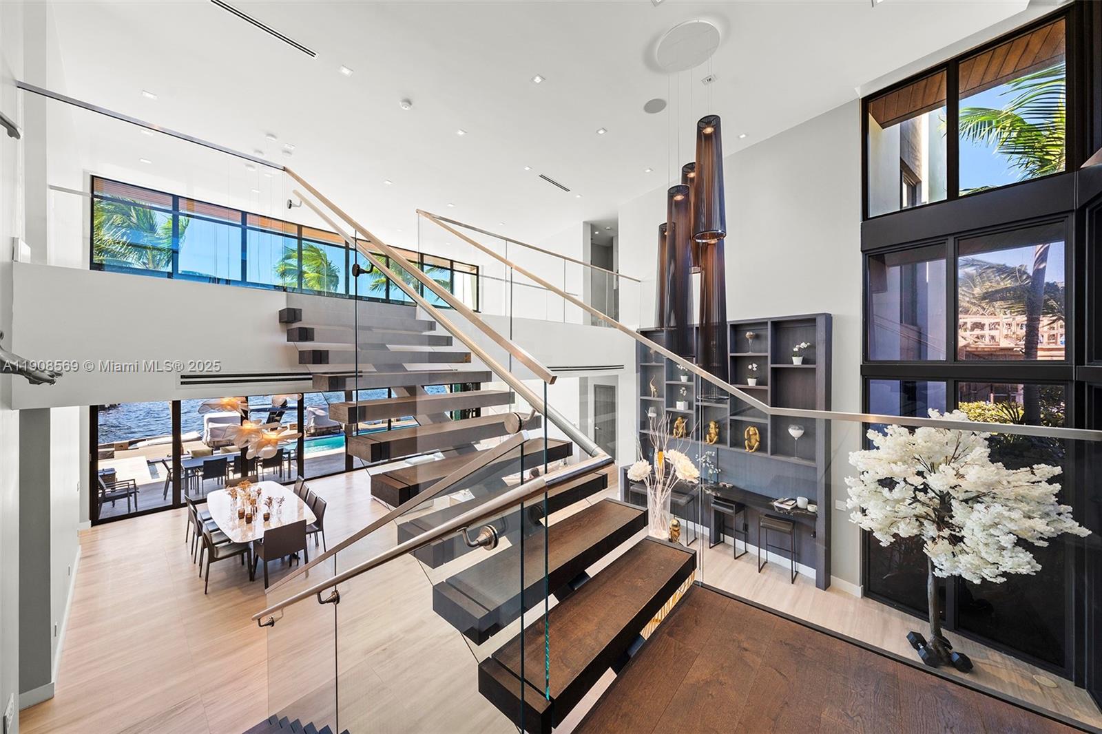 16470 NE 30th Ave North Miami Beach, FL 33160