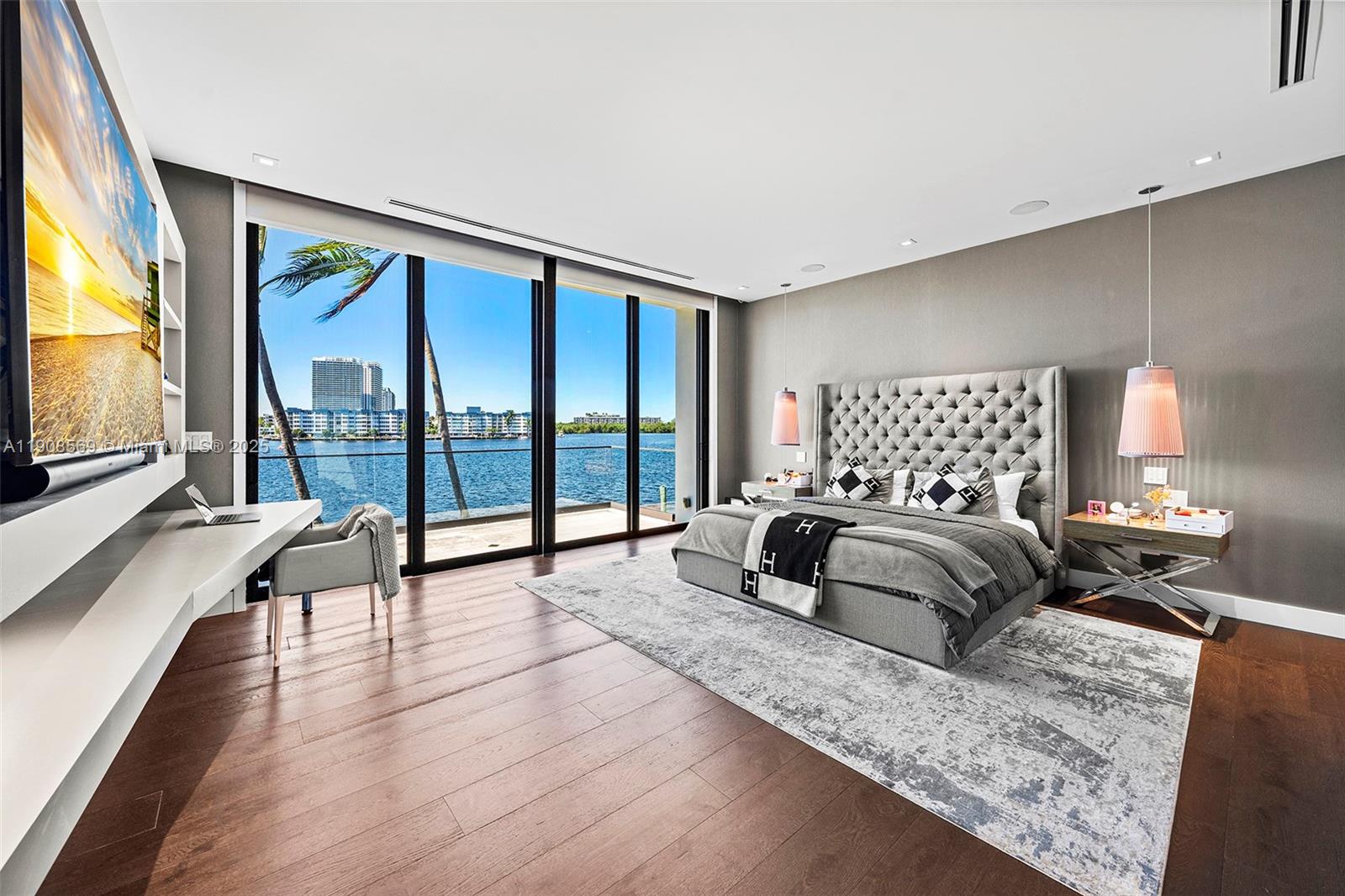 16470 NE 30th Ave North Miami Beach, FL 33160