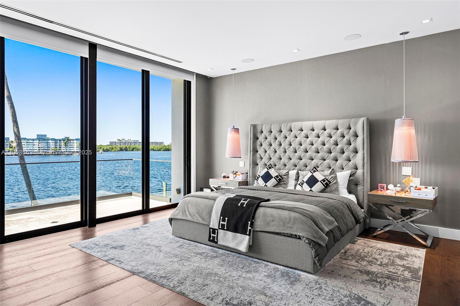 16470 NE 30th Ave North Miami Beach, FL 33160