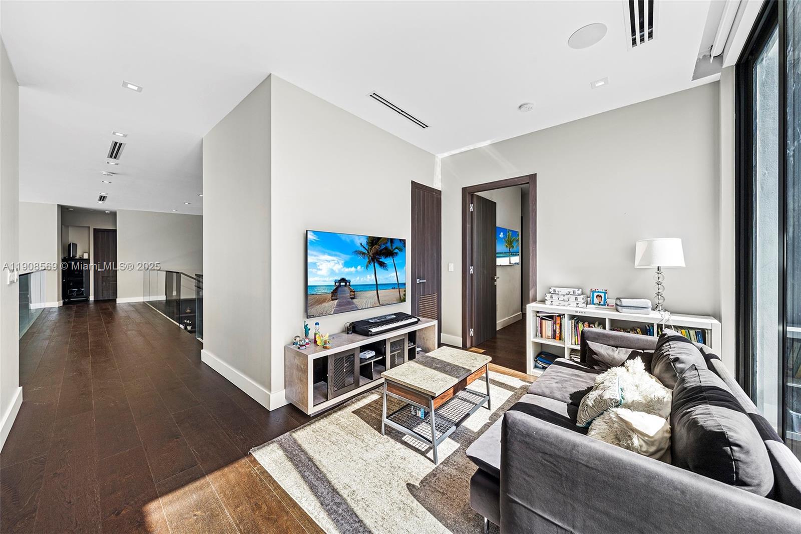 16470 NE 30th Ave North Miami Beach, FL 33160