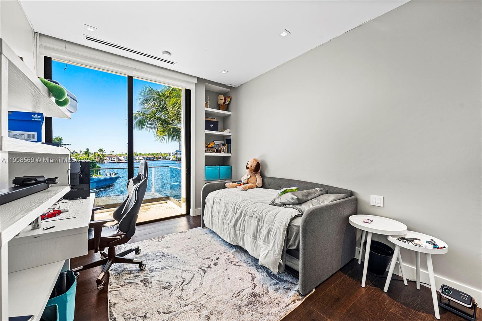 16470 NE 30th Ave North Miami Beach, FL 33160