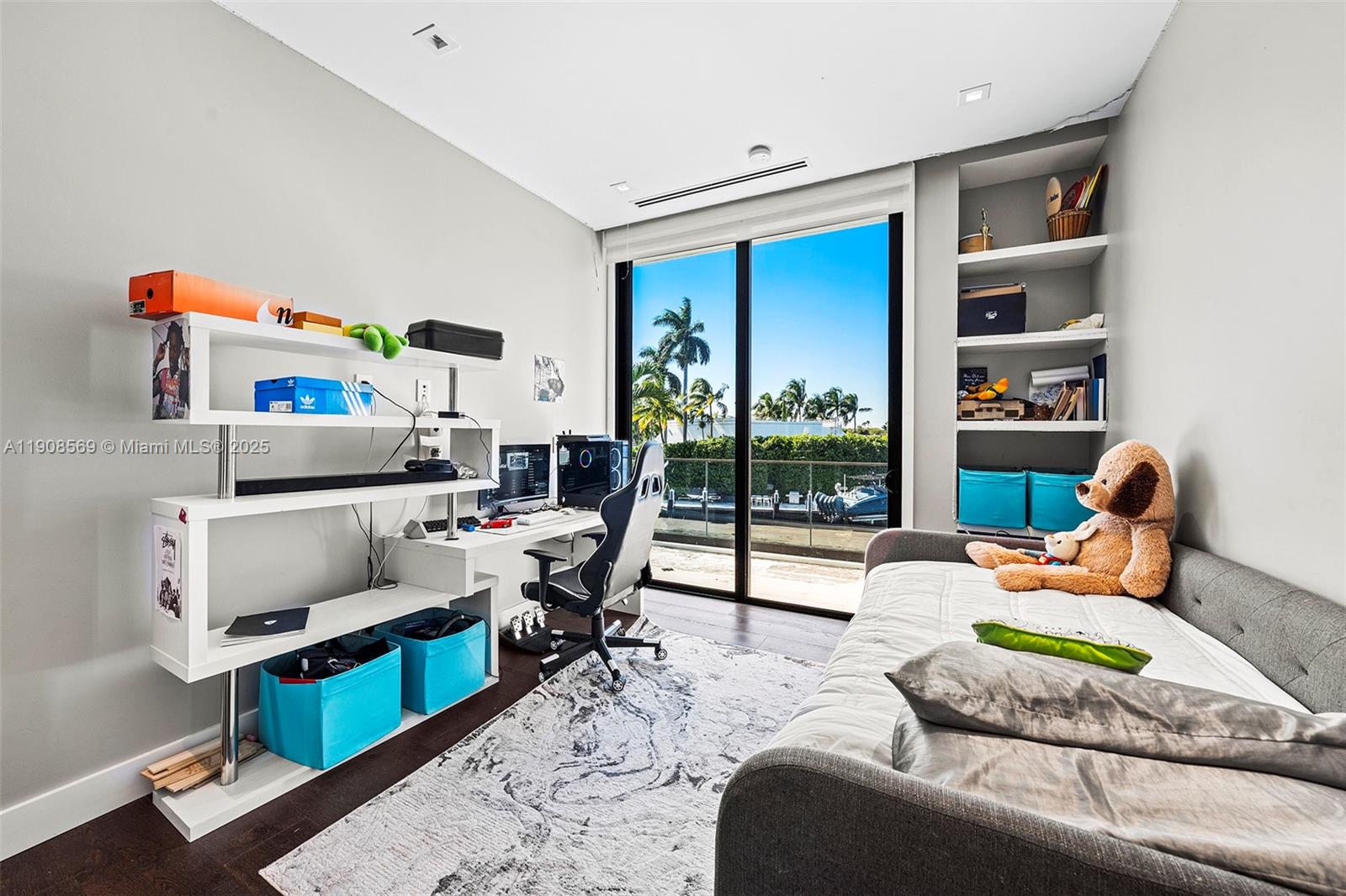 16470 NE 30th Ave North Miami Beach, FL 33160