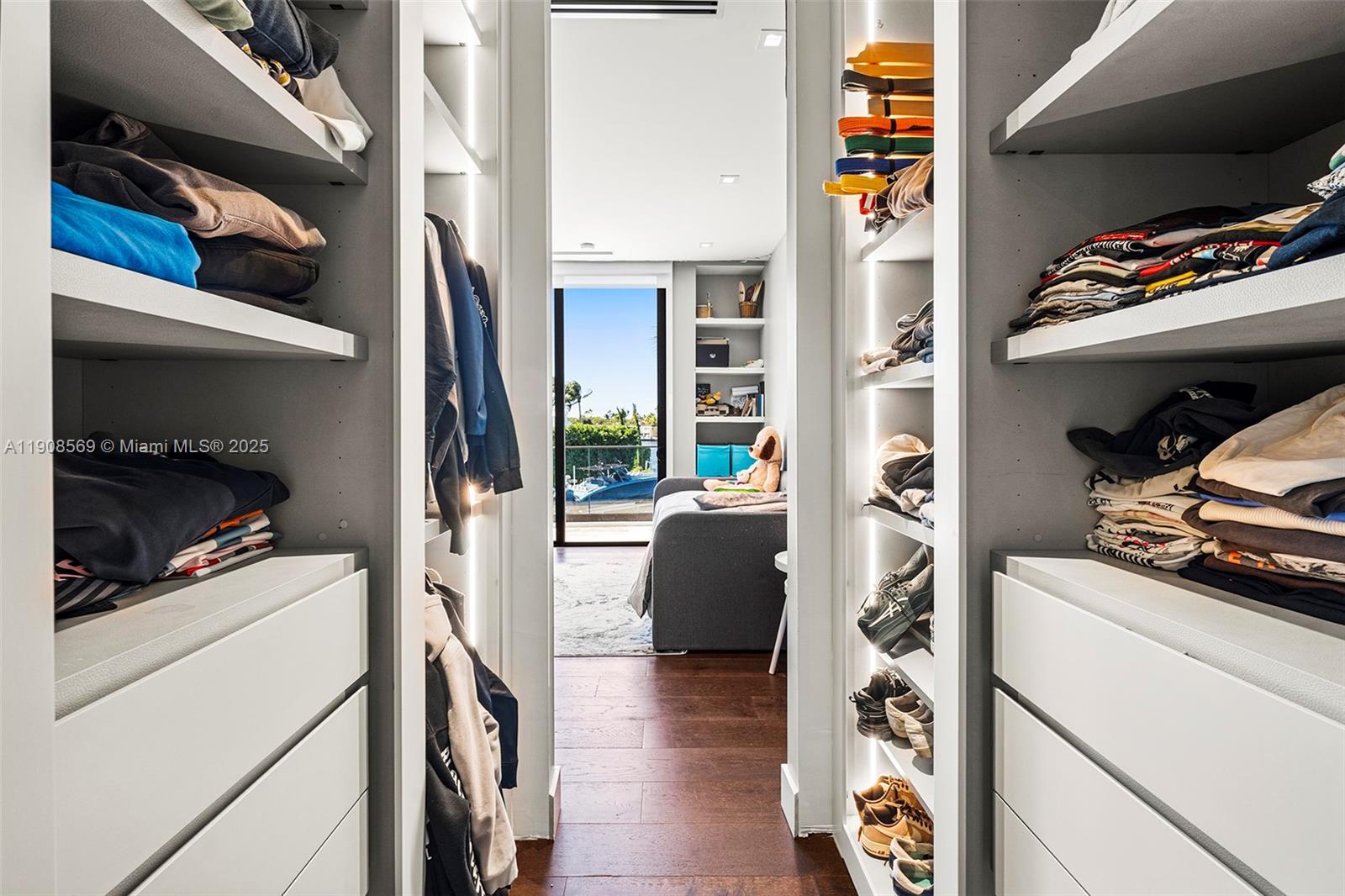 16470 NE 30th Ave North Miami Beach, FL 33160