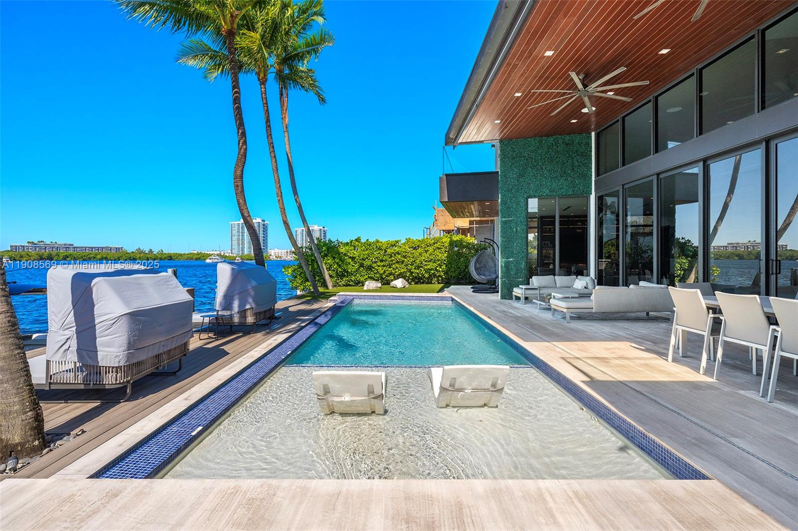 16470 NE 30th Ave North Miami Beach, FL 33160