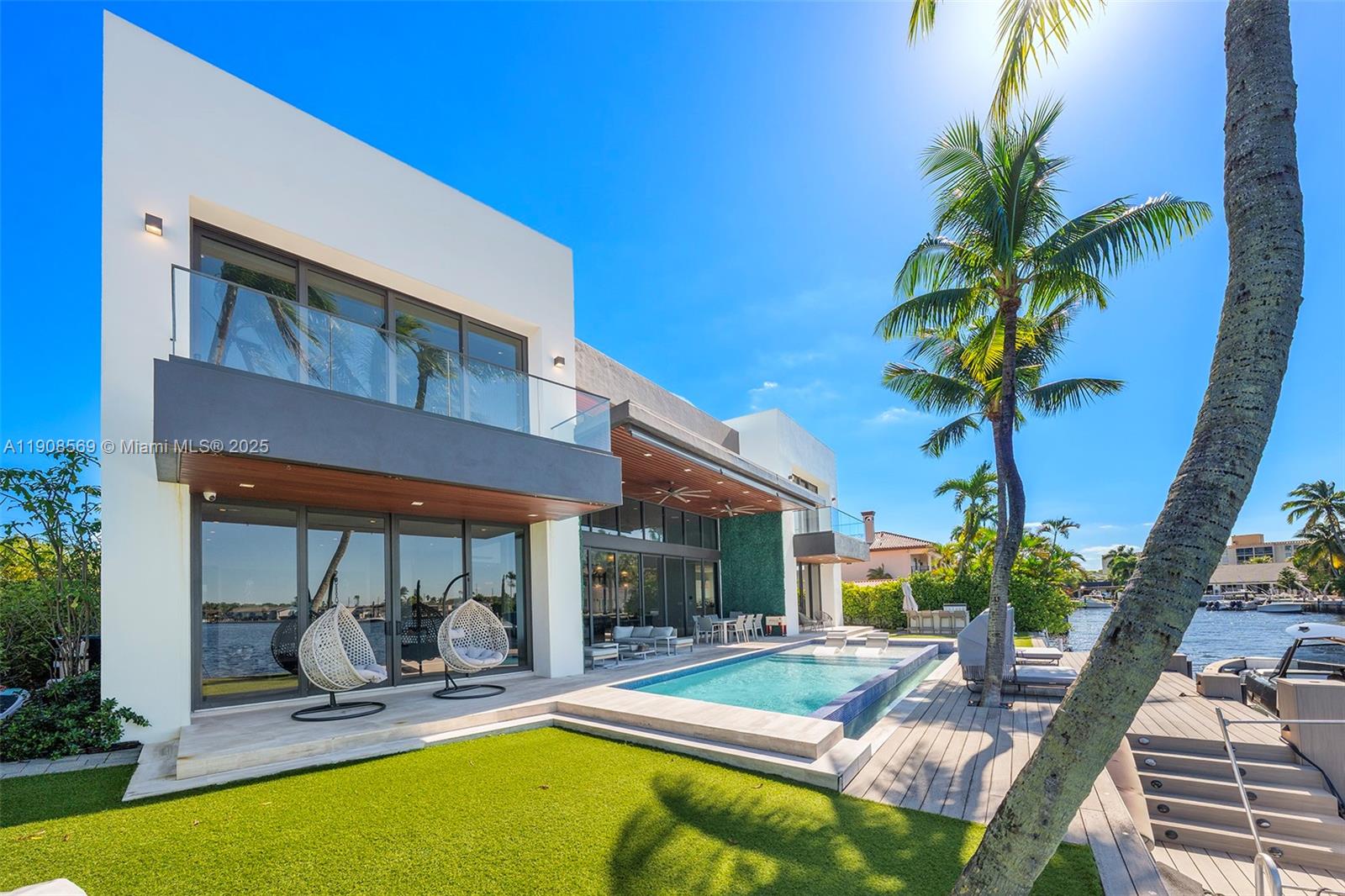 16470 NE 30th Ave North Miami Beach, FL 33160