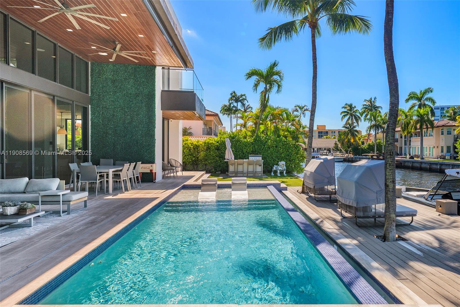 16470 NE 30th Ave North Miami Beach, FL 33160