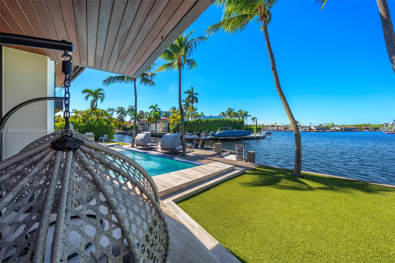 16470 NE 30th Ave North Miami Beach, FL 33160