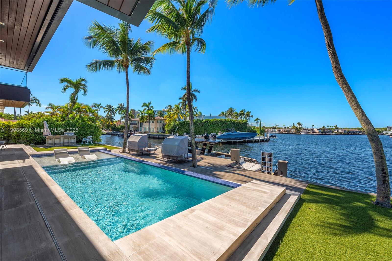 16470 NE 30th Ave North Miami Beach, FL 33160