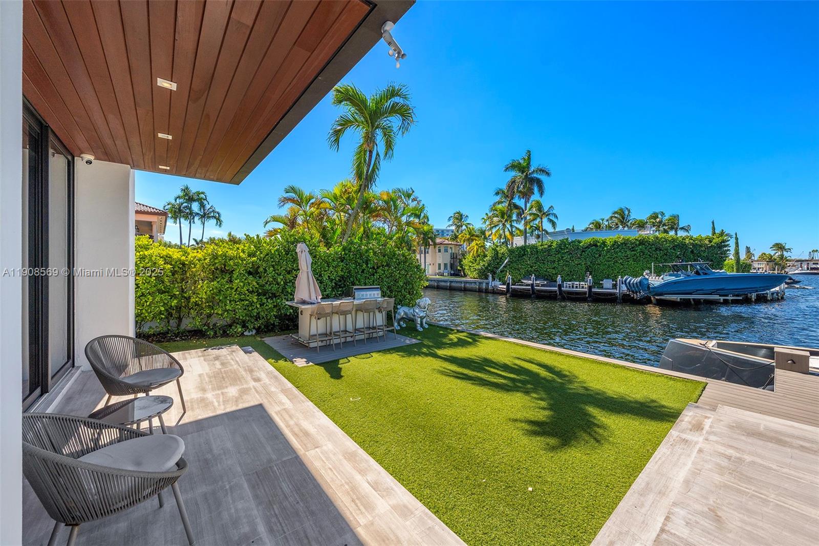 16470 NE 30th Ave North Miami Beach, FL 33160