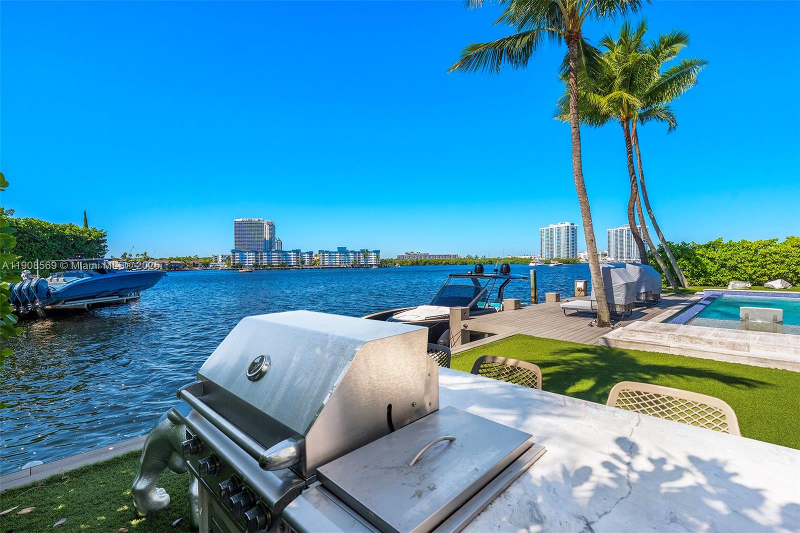 16470 NE 30th Ave North Miami Beach, FL 33160