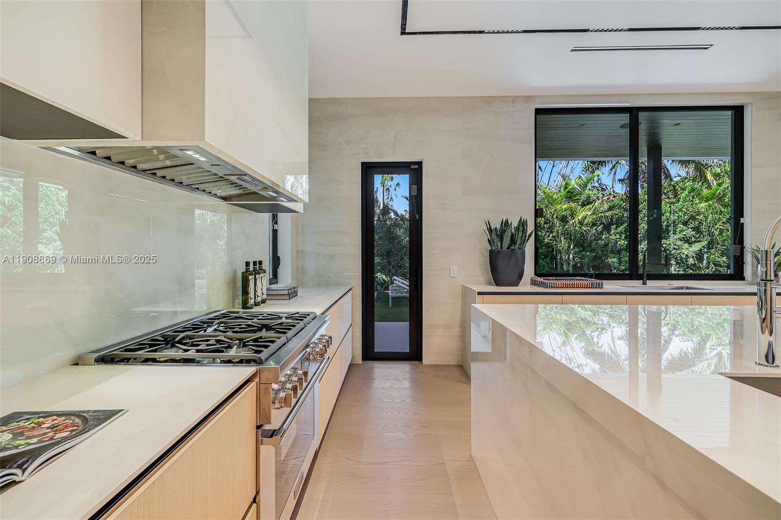 1661 Onaway Dr Miami, FL 33133