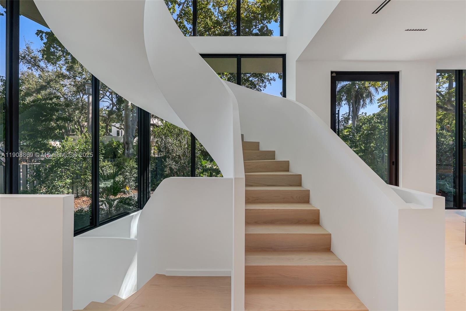 1661 Onaway Dr Miami, FL 33133