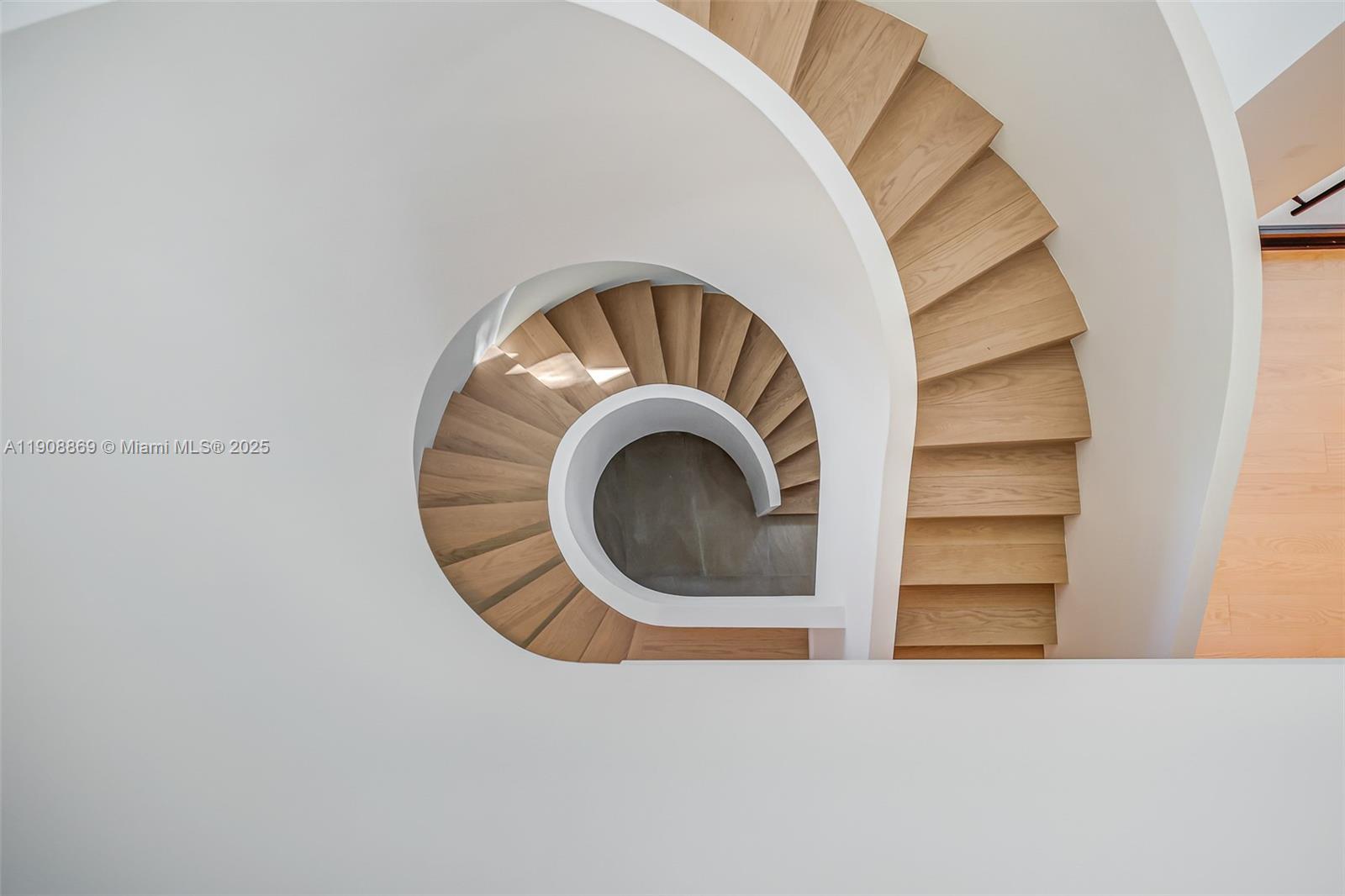 1661 Onaway Dr Miami, FL 33133