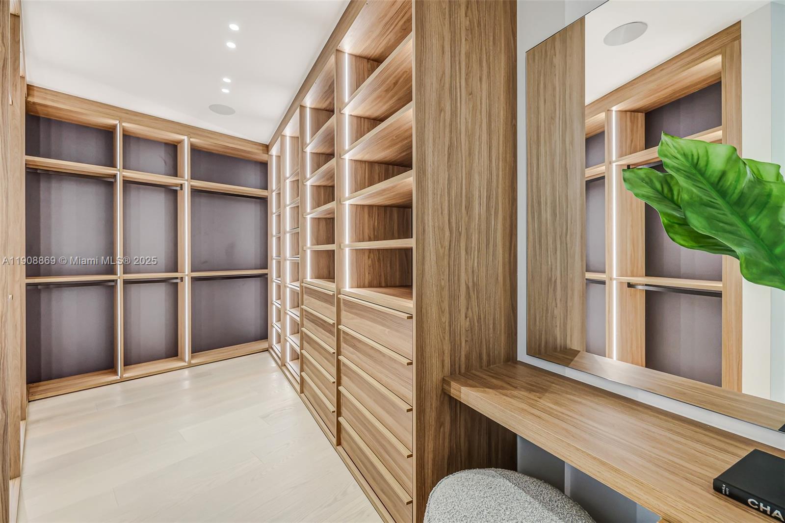 1661 Onaway Dr Miami, FL 33133