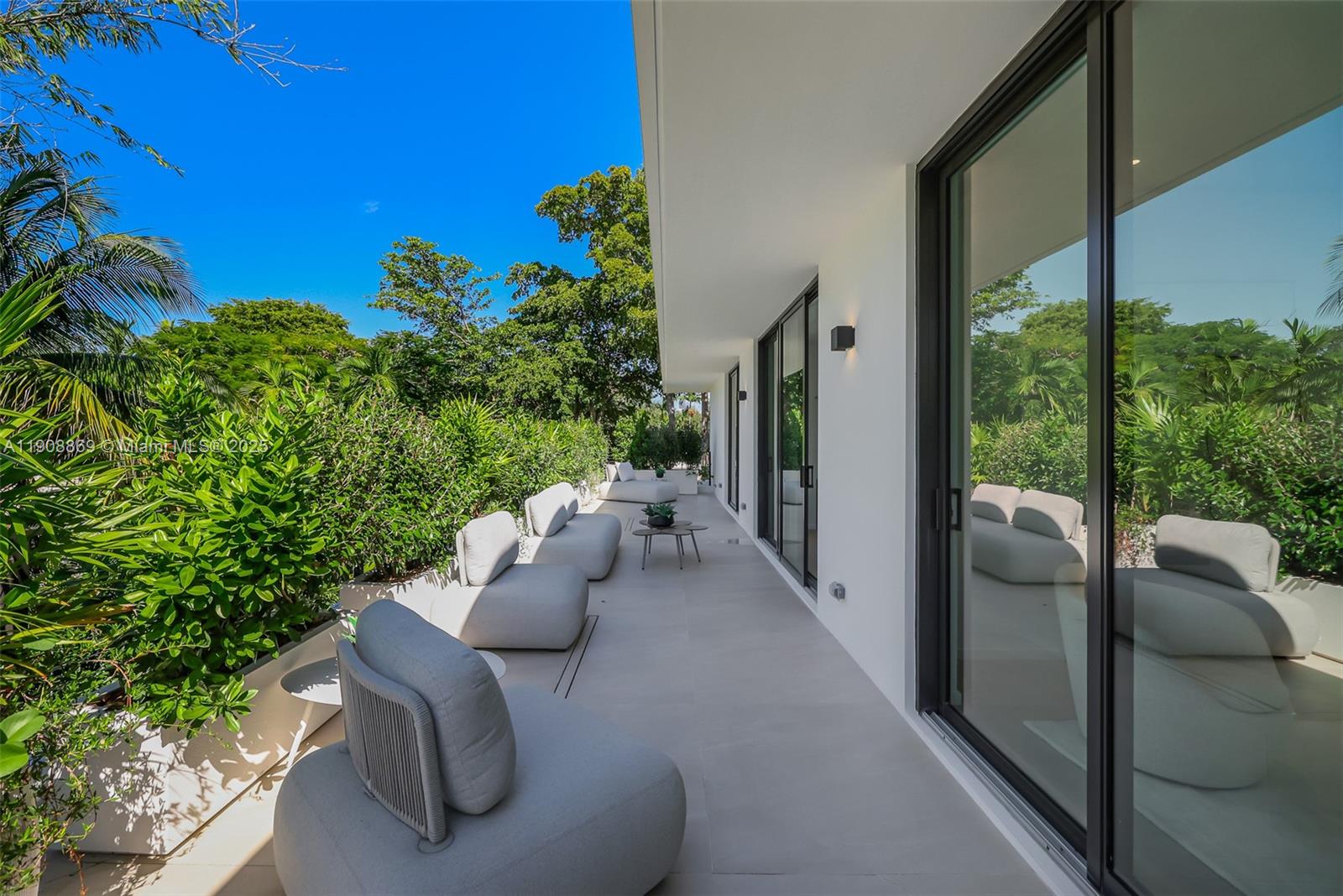 1661 Onaway Dr Miami, FL 33133