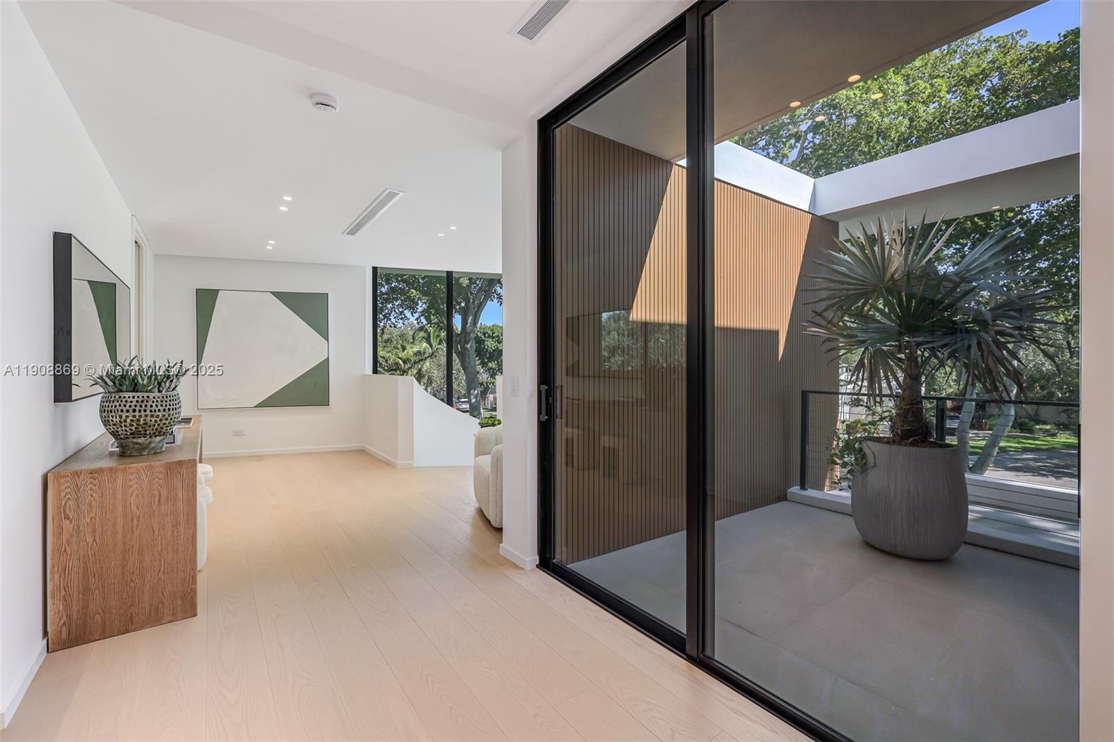 1661 Onaway Dr Miami, FL 33133