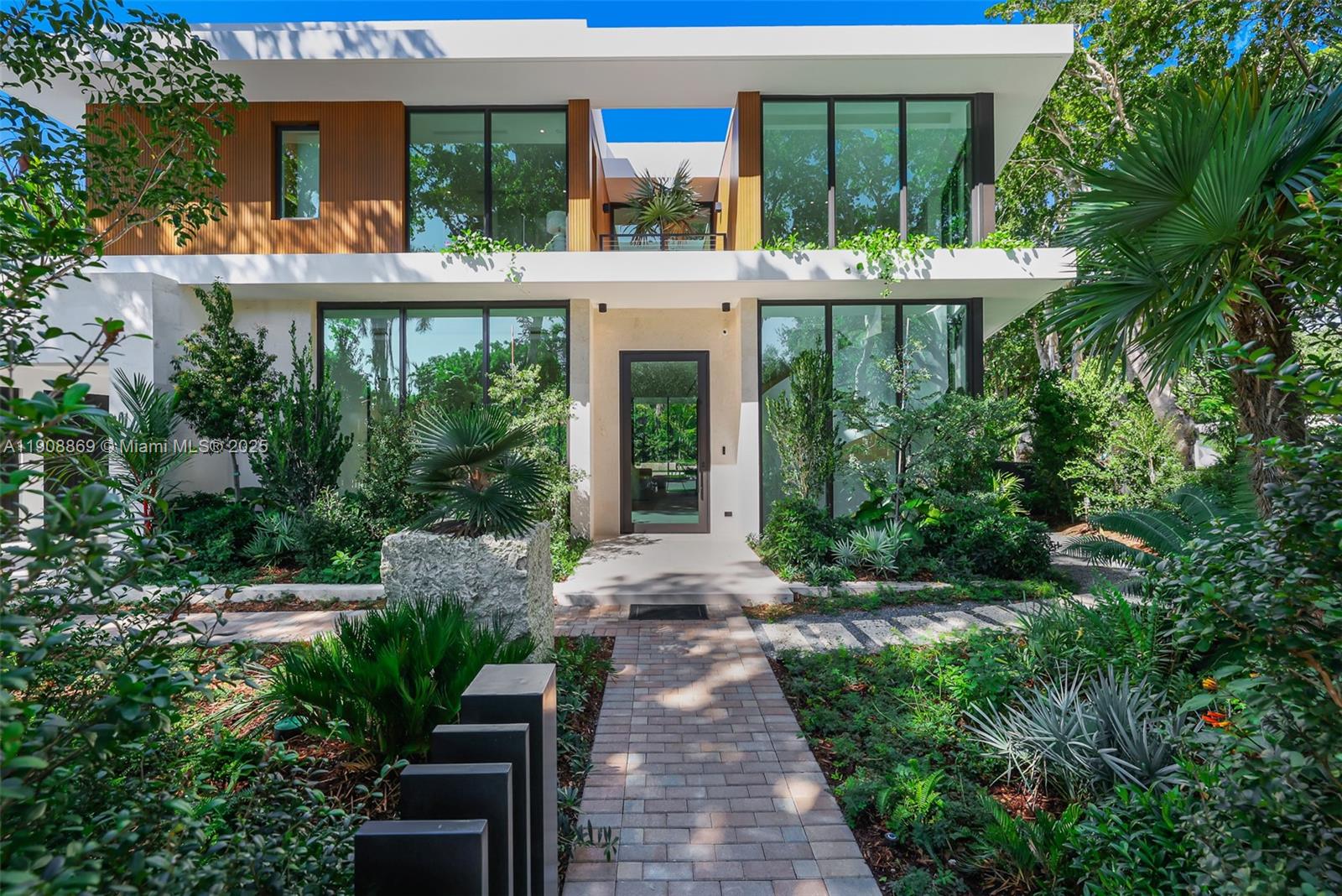 1661 Onaway Dr Miami, FL 33133