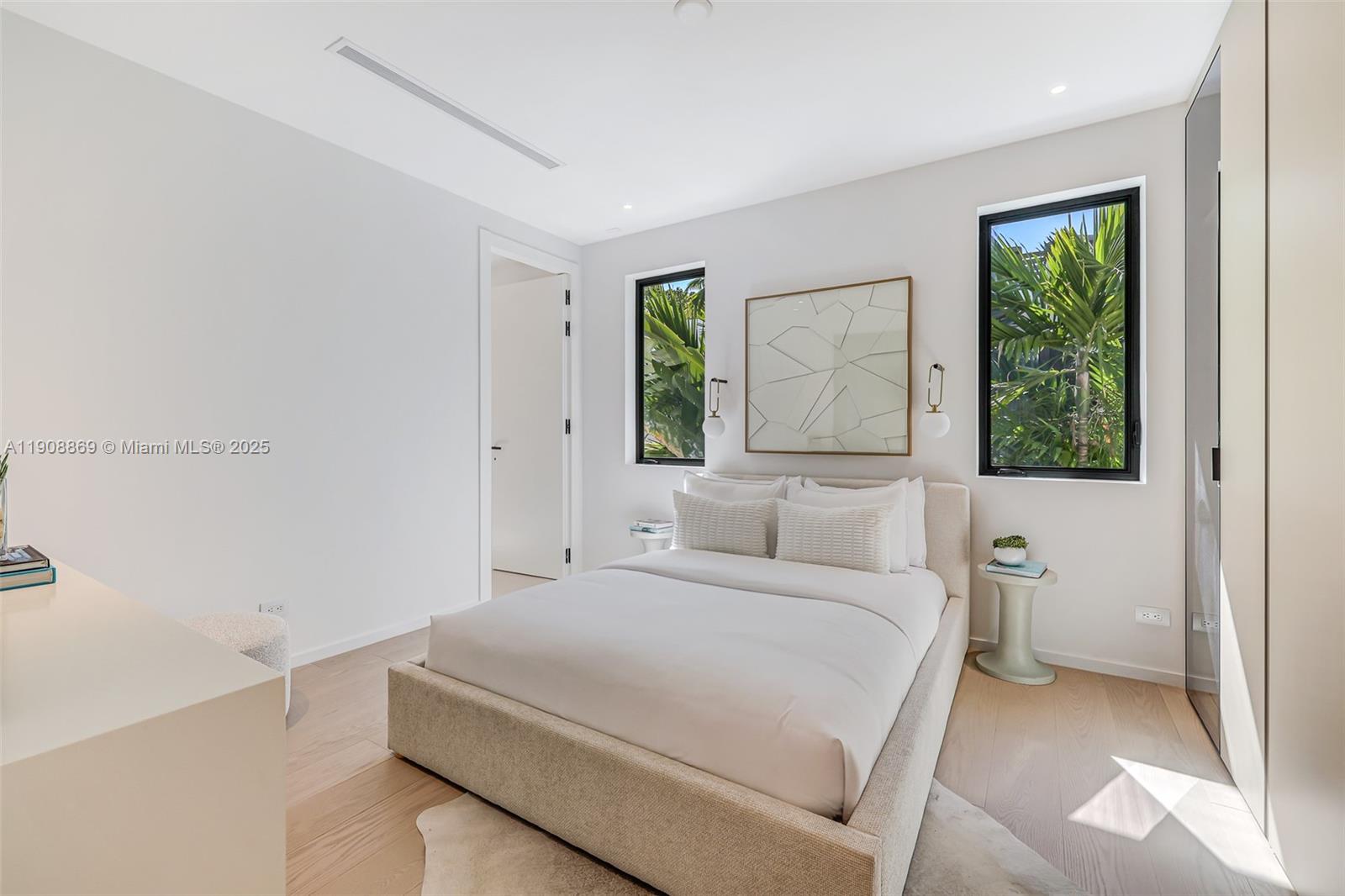 1661 Onaway Dr Miami, FL 33133