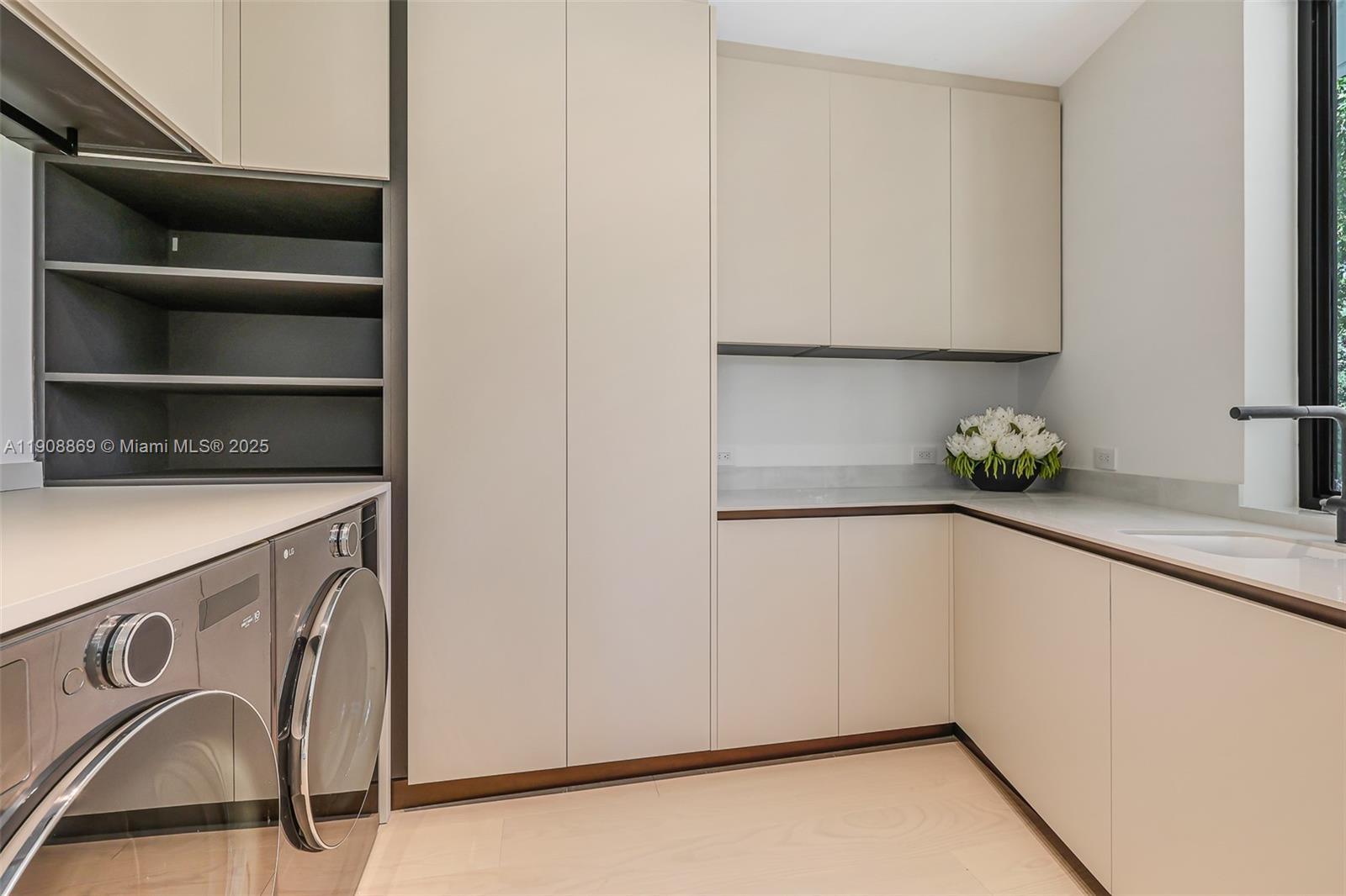 1661 Onaway Dr Miami, FL 33133