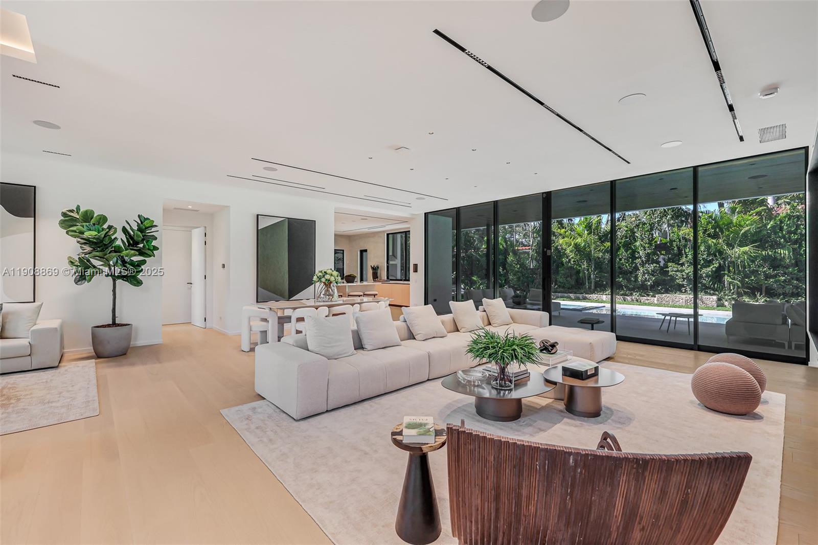 1661 Onaway Dr Miami, FL 33133