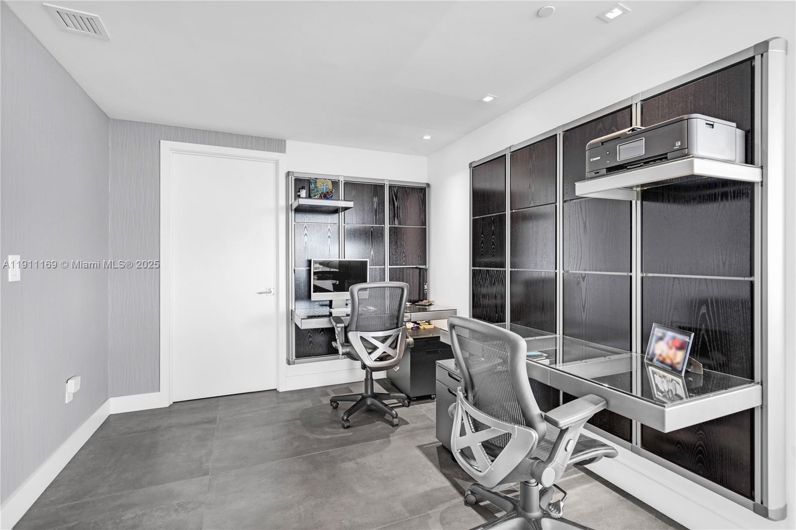 image Aria On The Bay Condo12