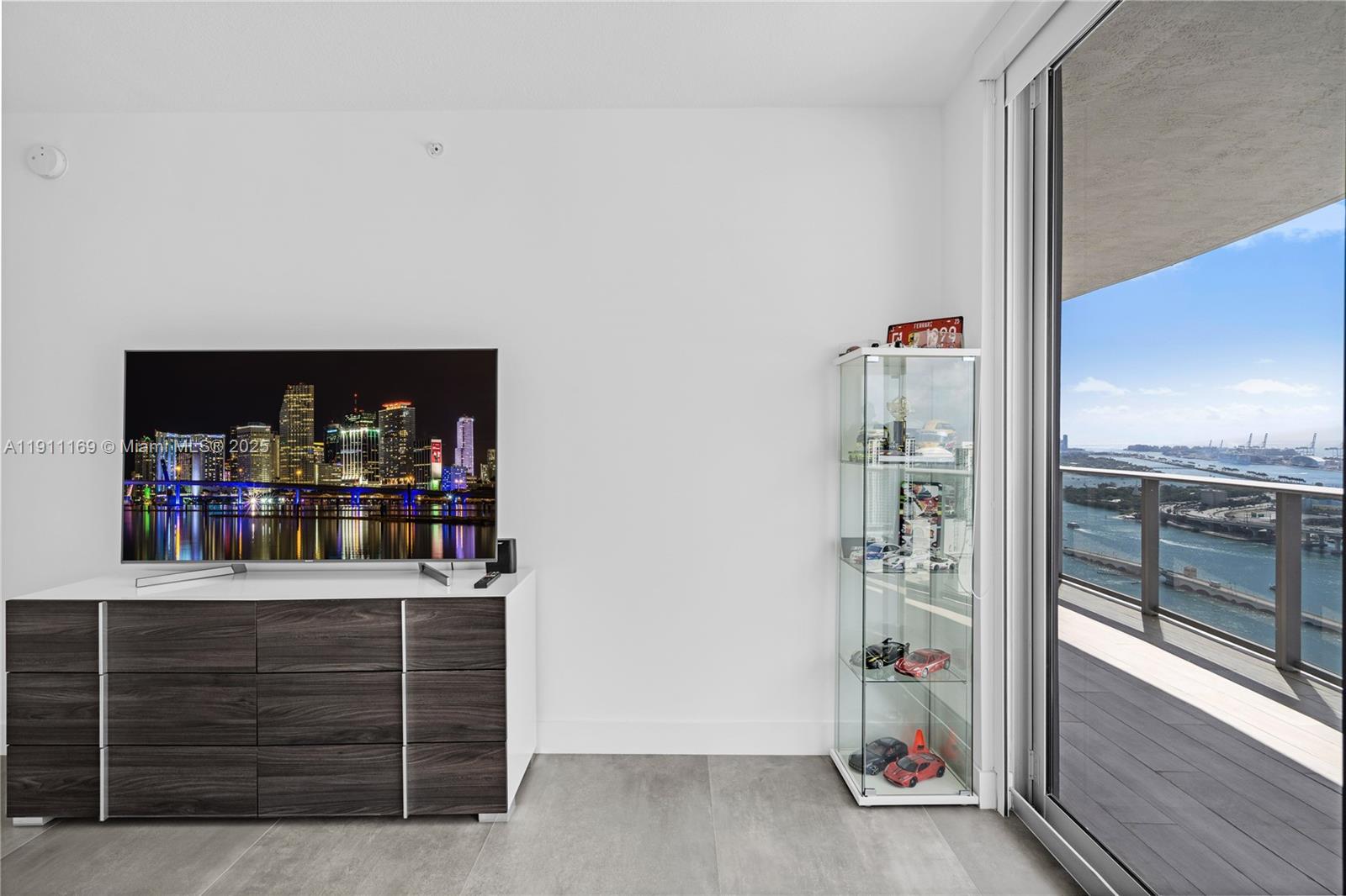 image Aria On The Bay Condo25