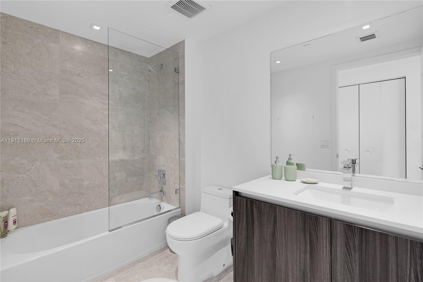 image Aria On The Bay Condo31