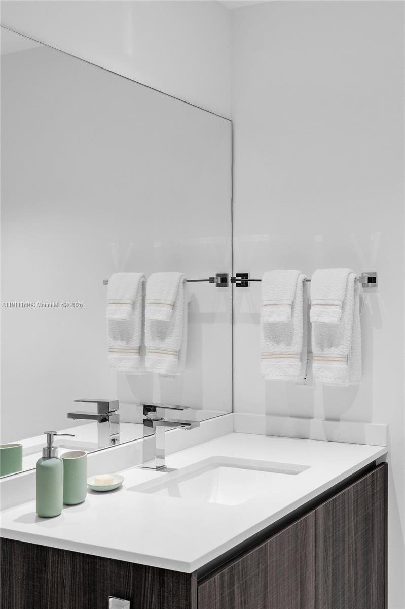 image Aria On The Bay Condo32